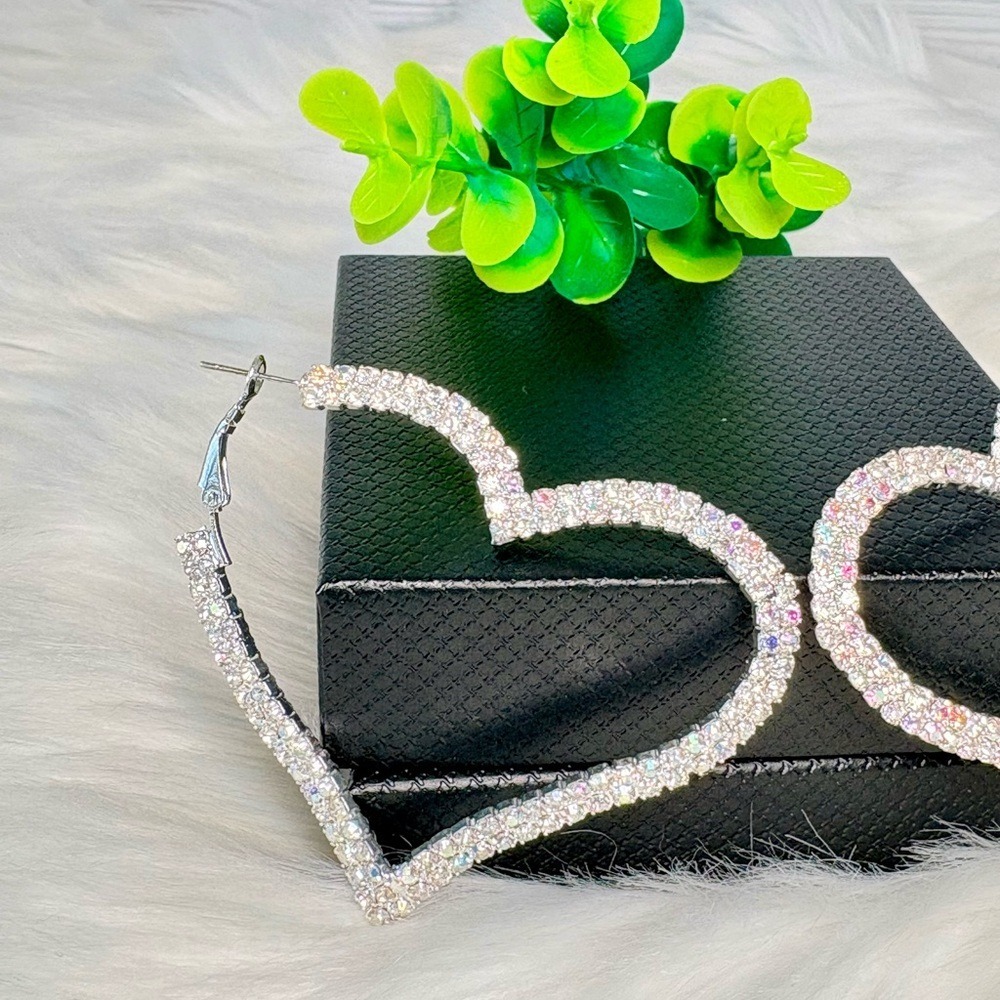 Sparkling Rhinestone‎ Heart Hoop Earrings - Picture 17 of 17